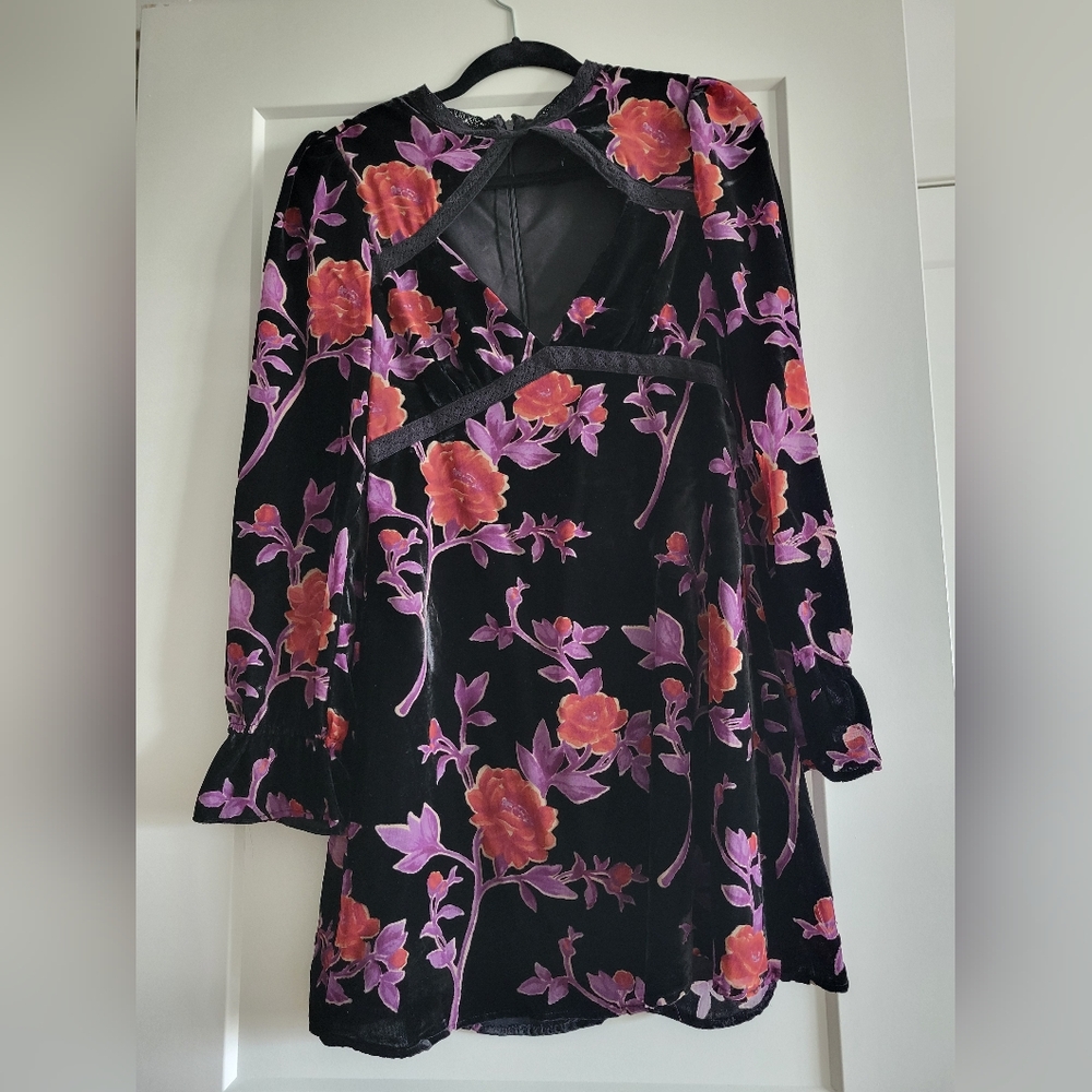 Forever 21 Multifloral Dress. Size M.